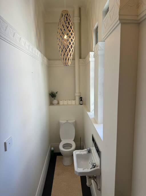 4 Large Bedroom Apartment In The City Hastings Bagian luar foto