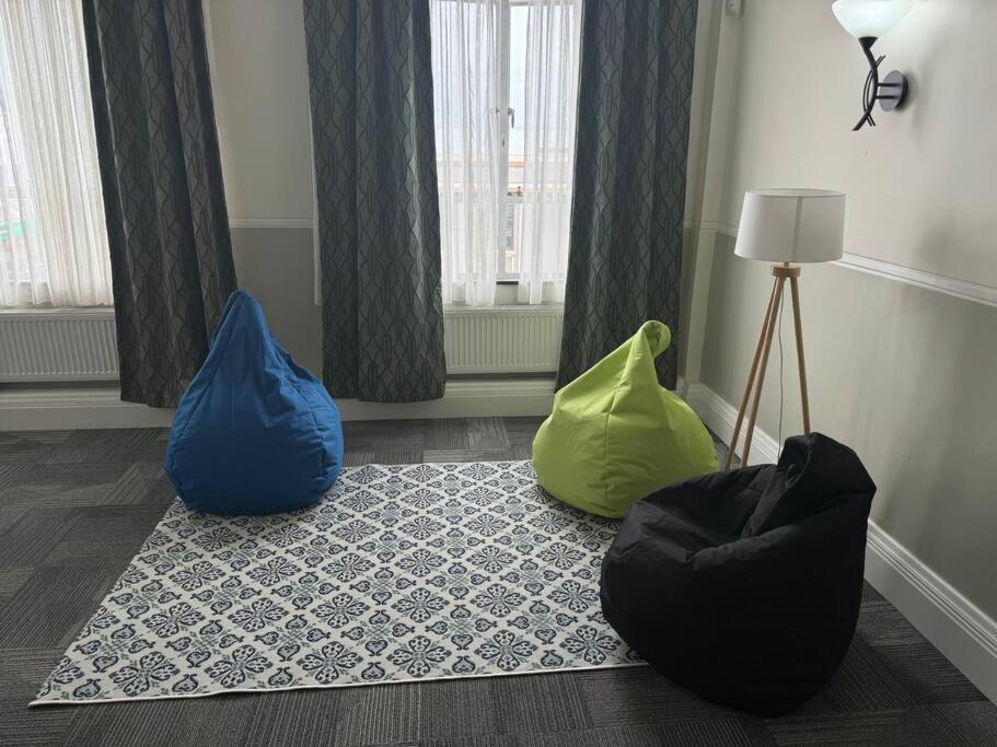 4 Large Bedroom Apartment In The City Hastings Bagian luar foto