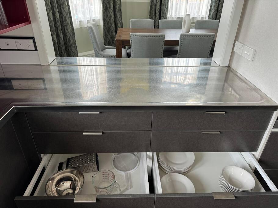 4 Large Bedroom Apartment In The City Hastings Bagian luar foto