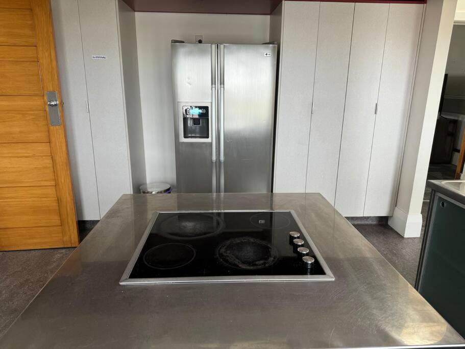 4 Large Bedroom Apartment In The City Hastings Bagian luar foto