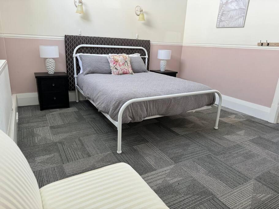 4 Large Bedroom Apartment In The City Hastings Bagian luar foto
