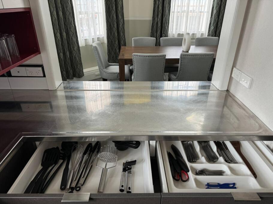 4 Large Bedroom Apartment In The City Hastings Bagian luar foto
