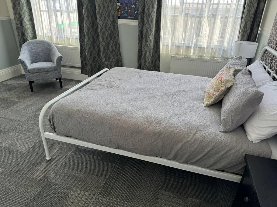4 Large Bedroom Apartment In The City Hastings Bagian luar foto