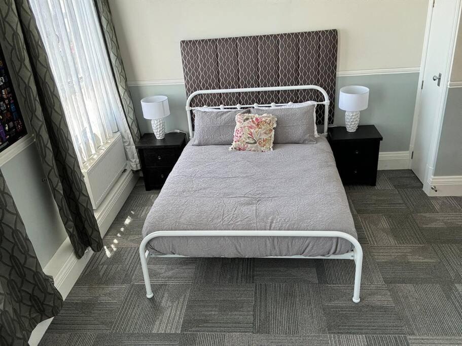 4 Large Bedroom Apartment In The City Hastings Bagian luar foto