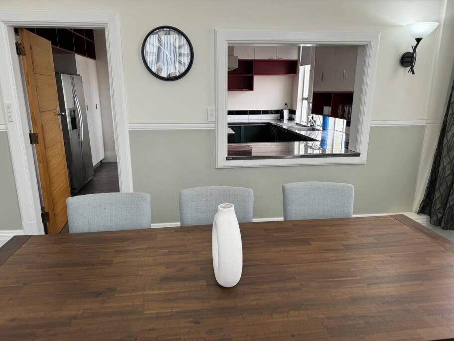 4 Large Bedroom Apartment In The City Hastings Bagian luar foto