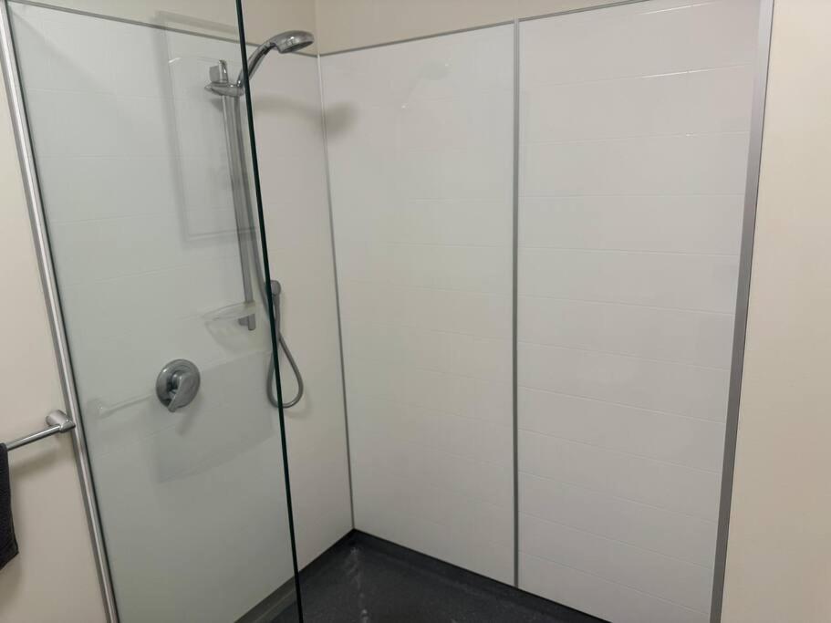 4 Large Bedroom Apartment In The City Hastings Bagian luar foto
