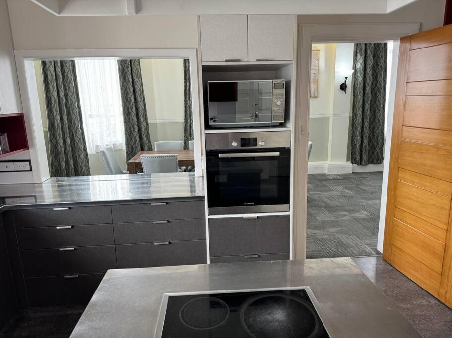 4 Large Bedroom Apartment In The City Hastings Bagian luar foto